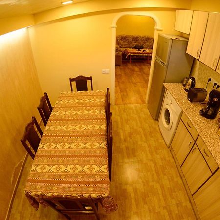 Your Hostel Erevan Esterno foto
