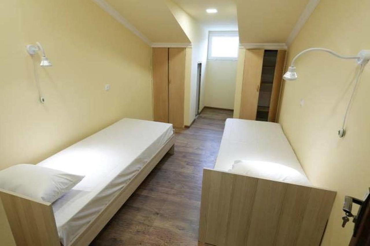Your Hostel Erevan Esterno foto