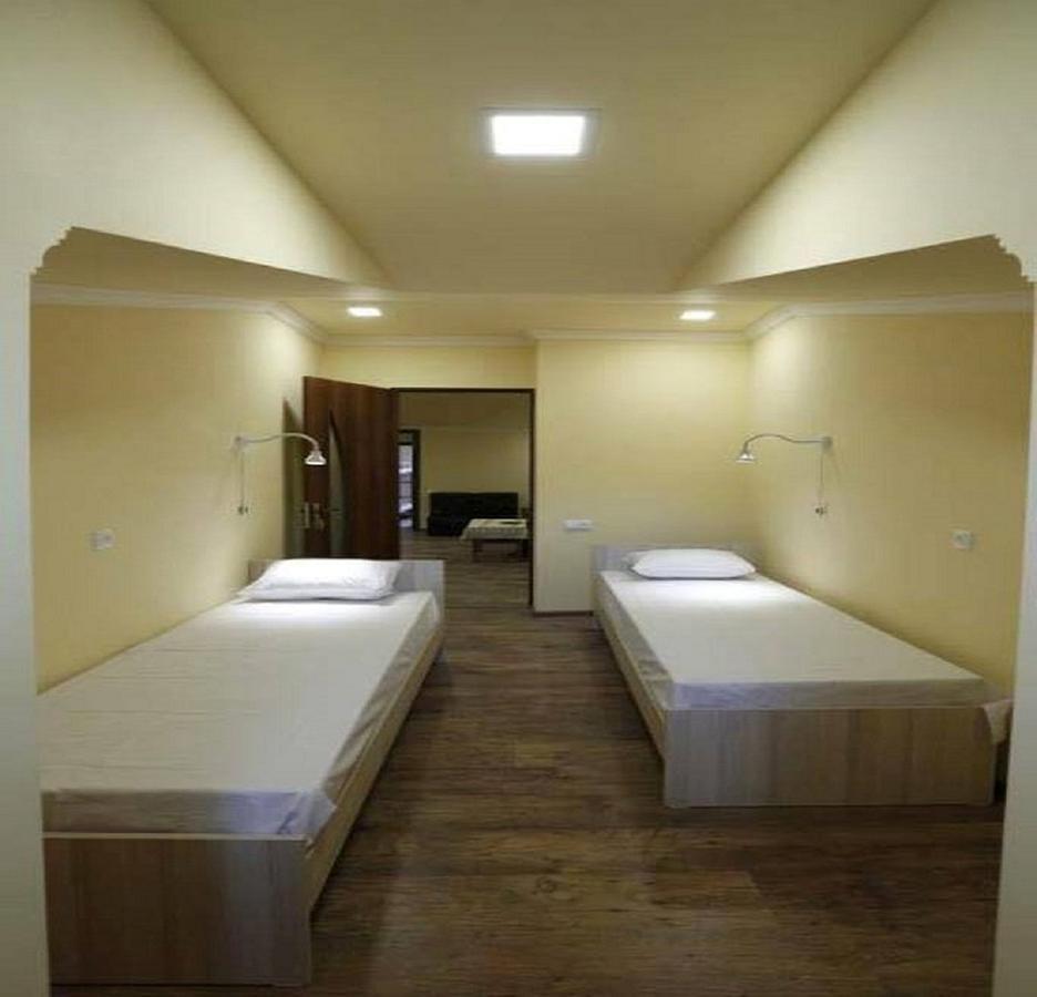 Your Hostel Erevan Esterno foto