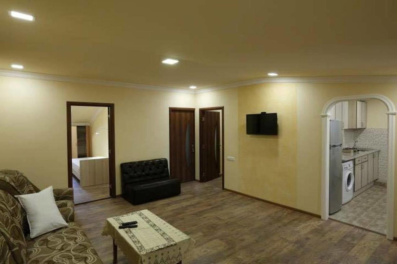Your Hostel Erevan Esterno foto