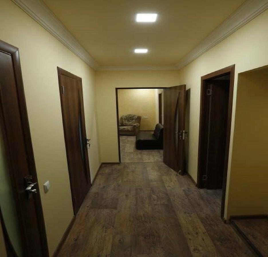 Your Hostel Erevan Esterno foto