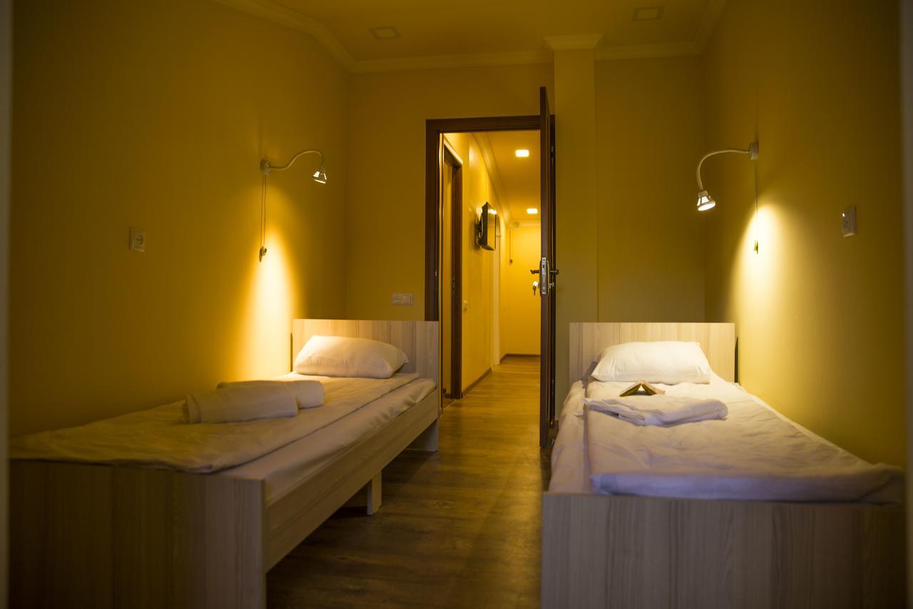 Your Hostel Erevan Esterno foto