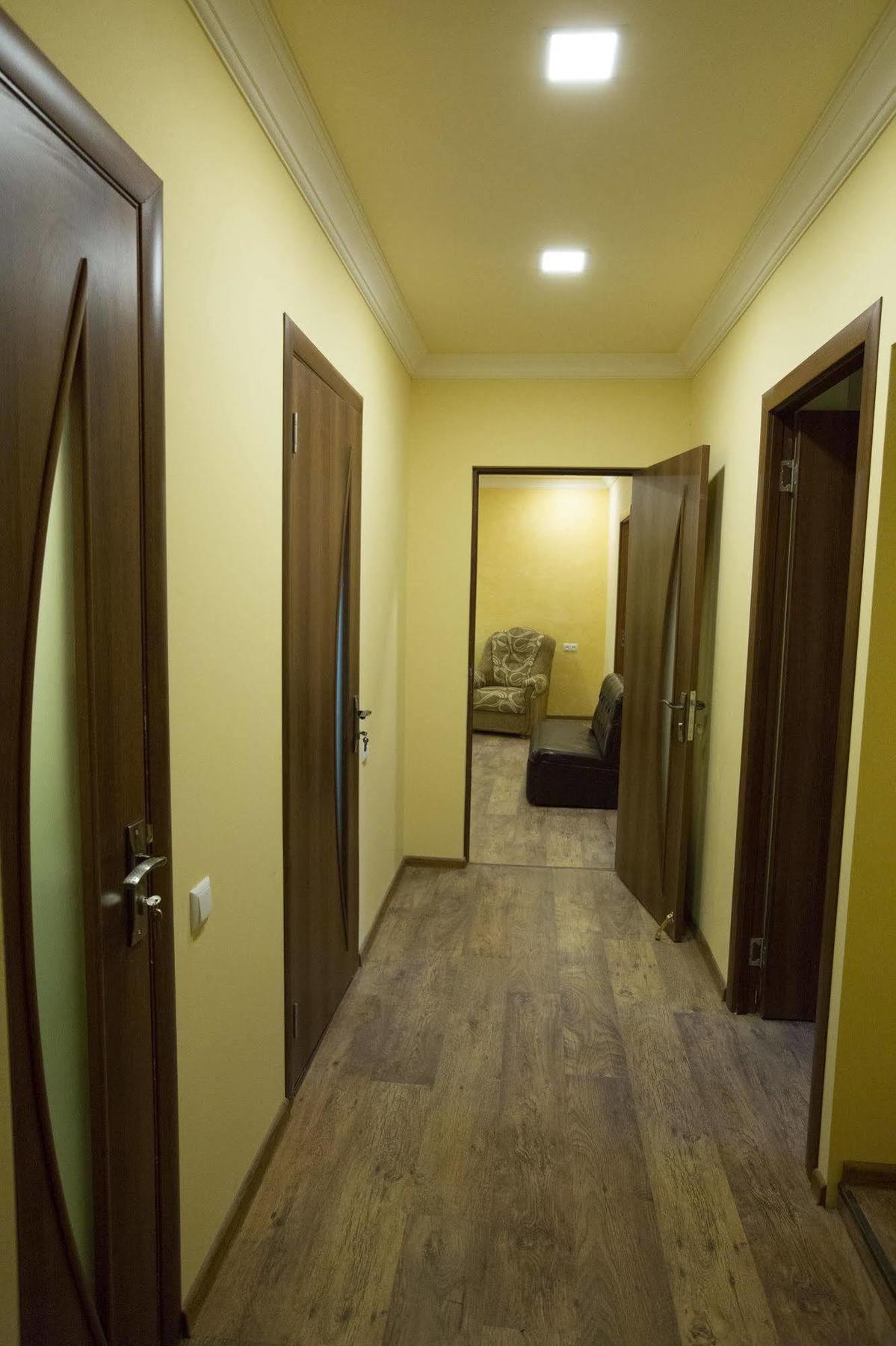 Your Hostel Erevan Esterno foto