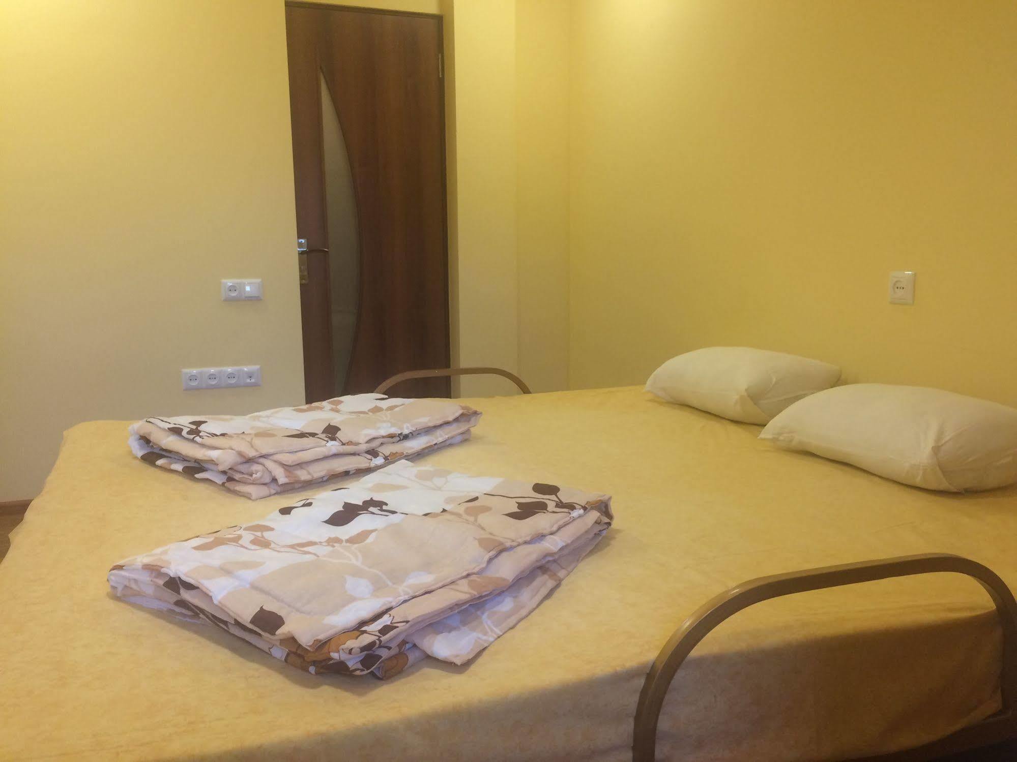Your Hostel Erevan Esterno foto