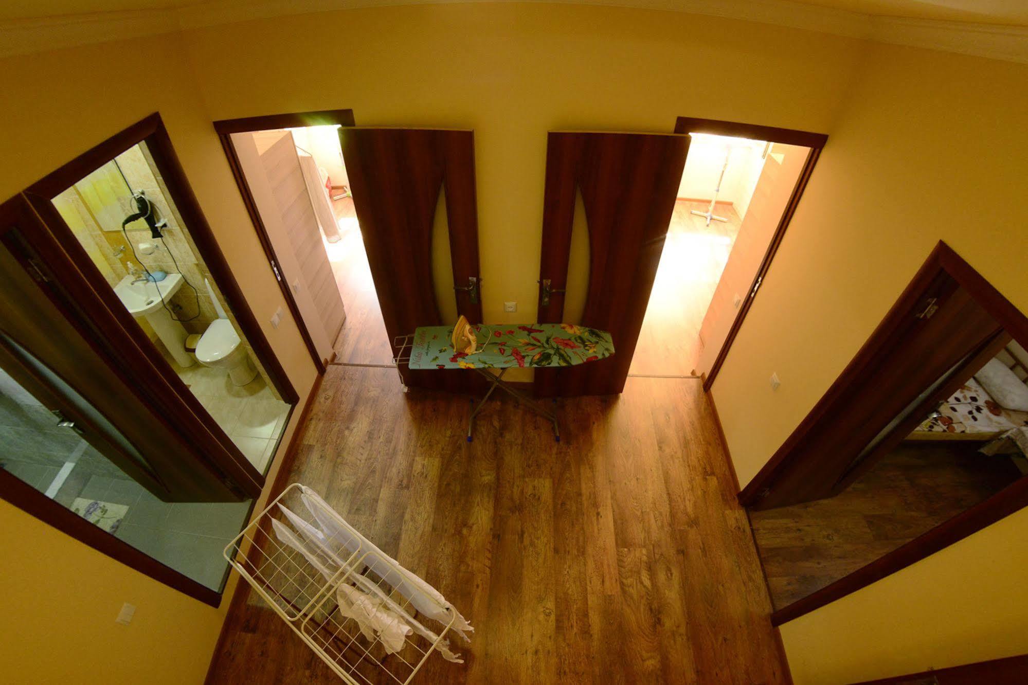 Your Hostel Erevan Esterno foto