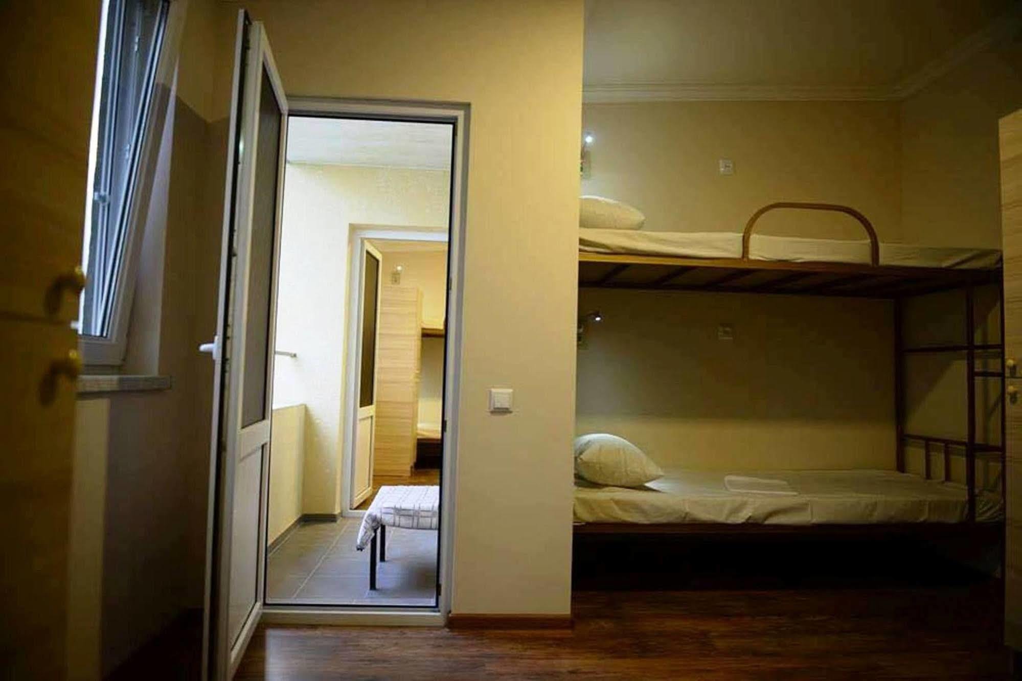 Your Hostel Erevan Esterno foto