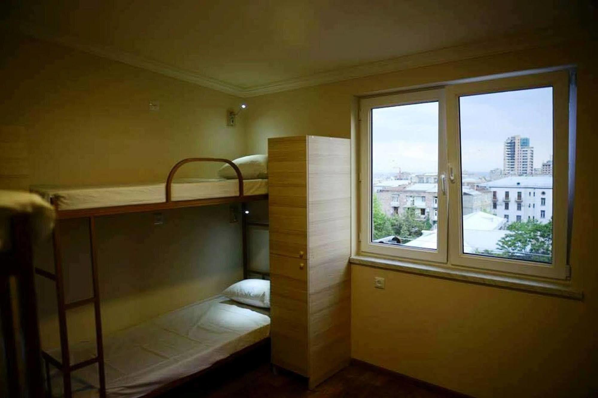 Your Hostel Erevan Esterno foto