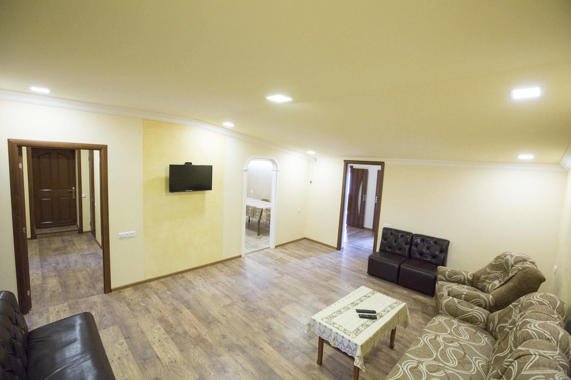 Your Hostel Erevan Esterno foto
