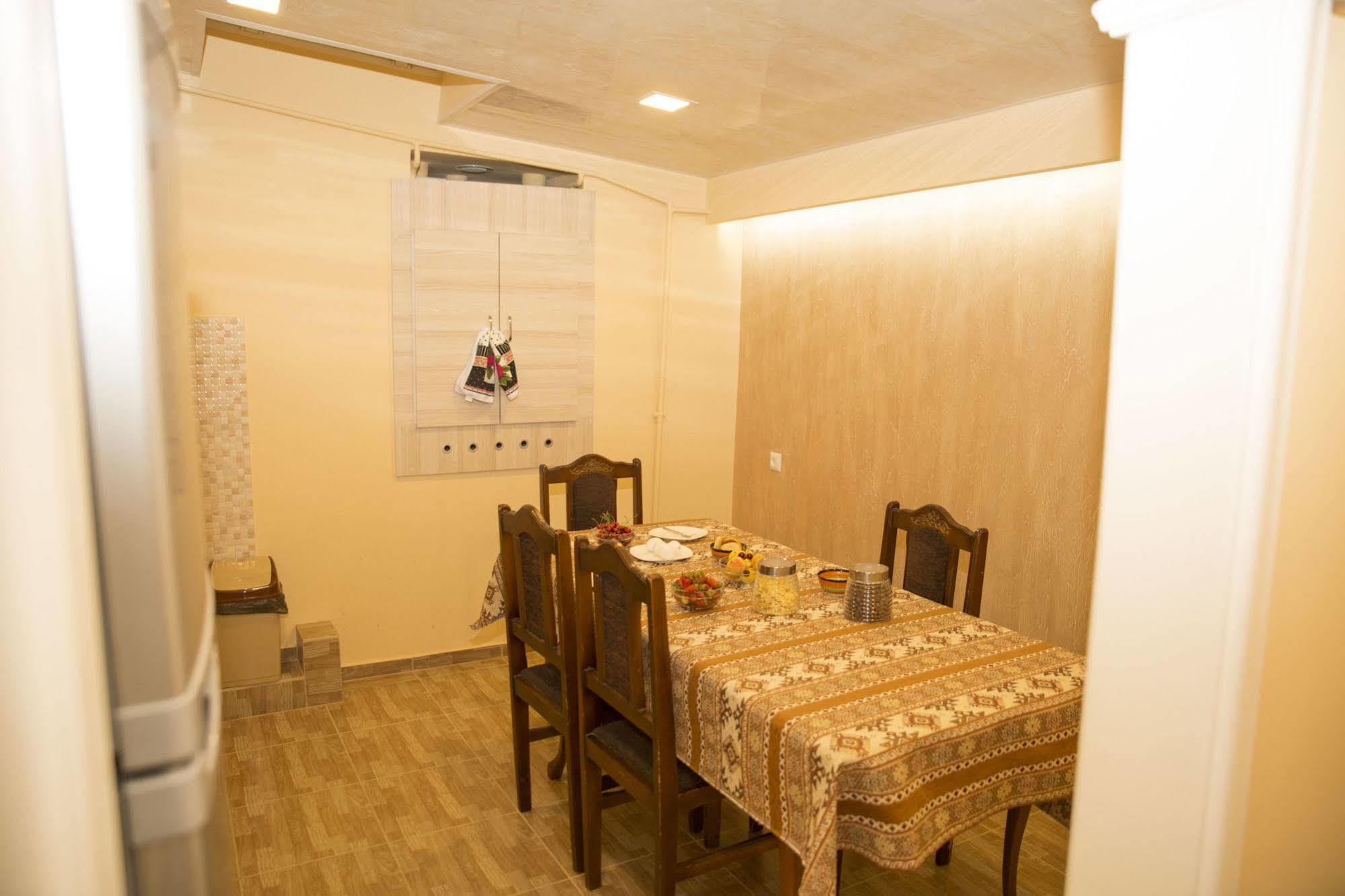 Your Hostel Erevan Esterno foto